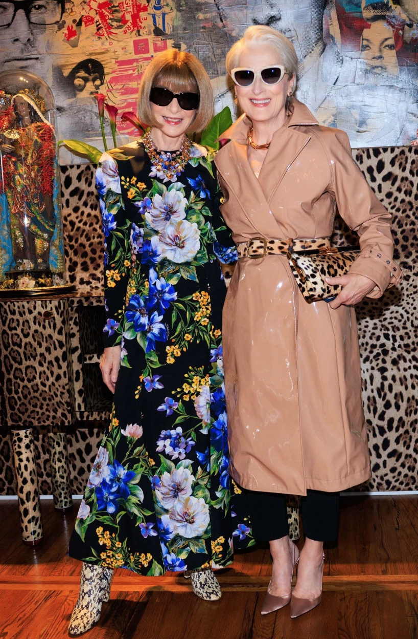   Sau buổi trình diễn, hai biểu tượng đã gặp nhau backstage. Anna Wintour và 