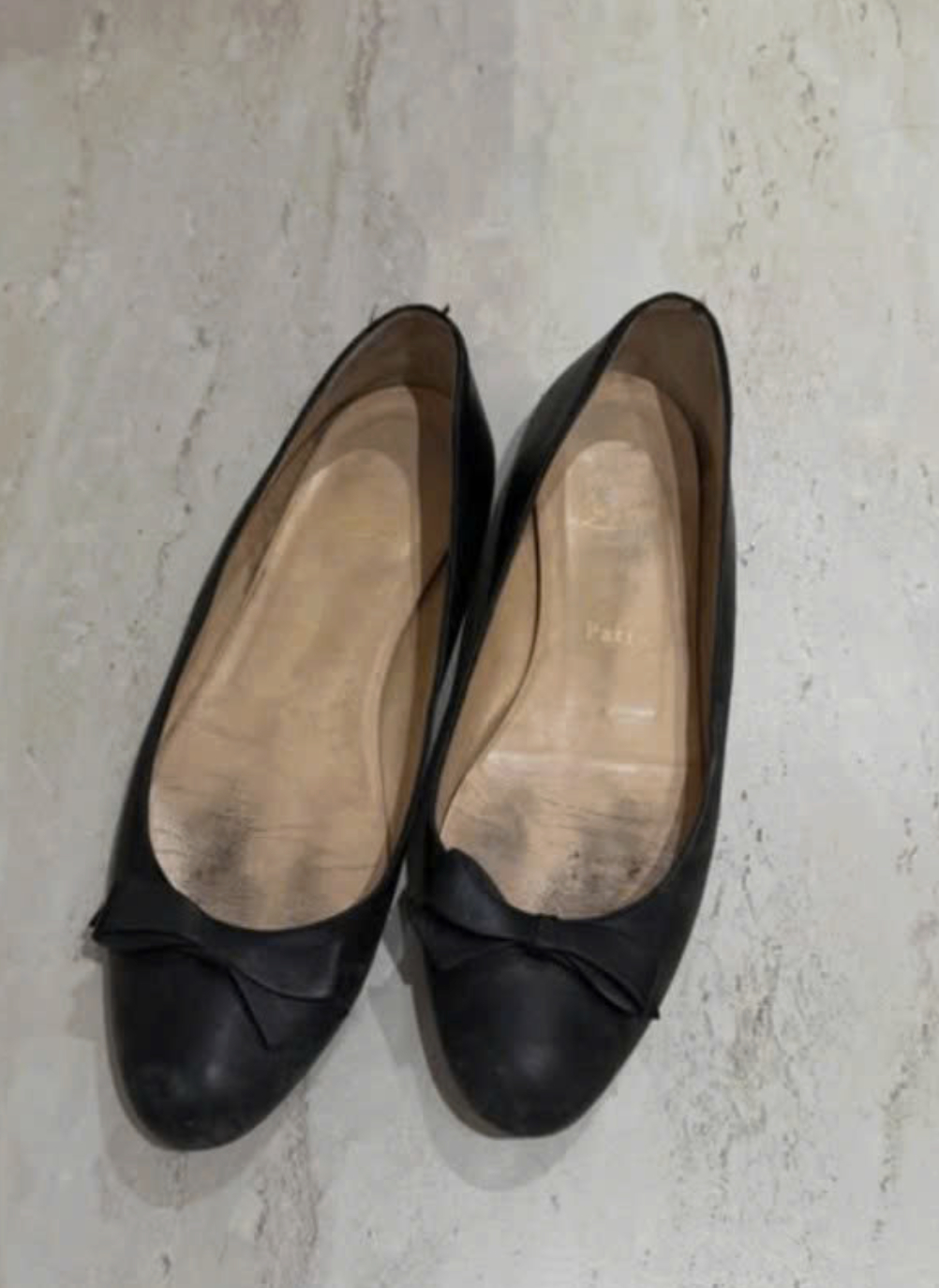 Đôi Christian Louboutin flats đang khiến Huyền My bị chê cười (Ảnh Instagram).