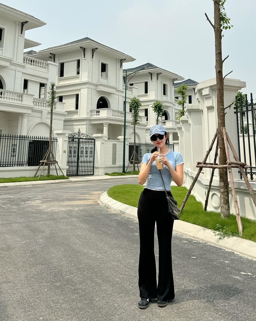 Biệt thự cao cấp ở ngoại thành Hà Nội của gia đình Huyền My