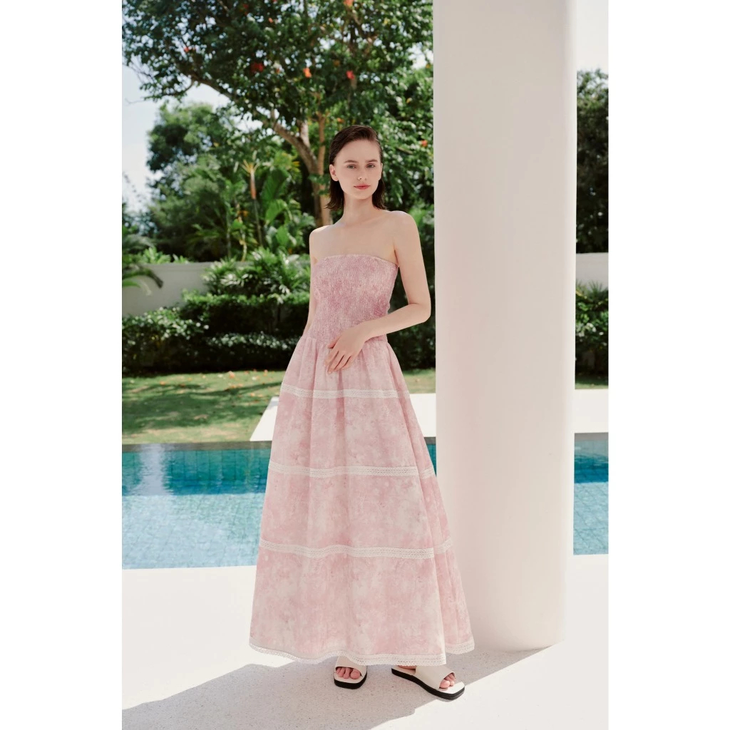 Lọ Lem diện váy local brand Việt đón tuổi 20: Visual bừng sáng, gặp hoa hoa nở, gặp người người yêu 