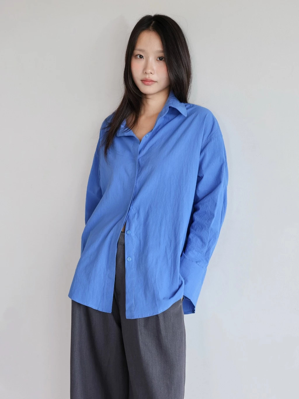 Triệu Lộ Tư không cao nhưng mặc gì cũng đẹp, đến áo sơ mi basic cũng 