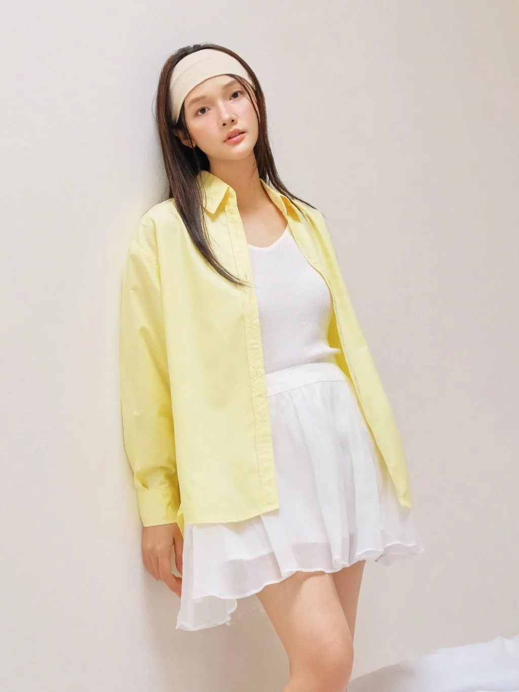 Triệu Lộ Tư không cao nhưng mặc gì cũng đẹp, đến áo sơ mi basic cũng 