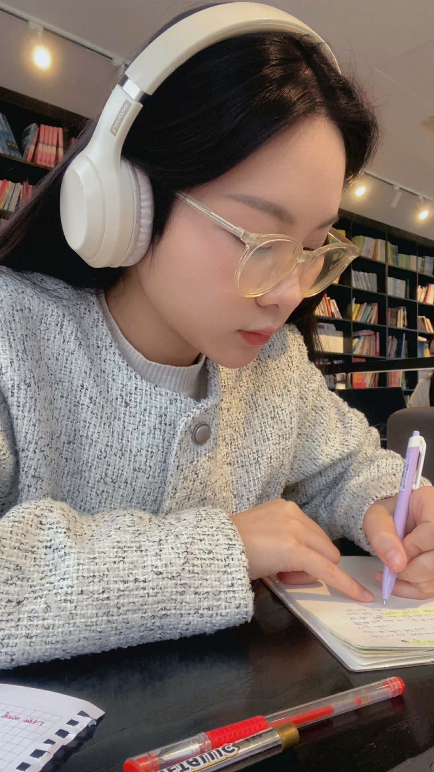 Với Mai Phương, thời gian ở quán cà phê không đồng nghĩa với hiệu quả học tập cao. (Ảnh: NVCC)