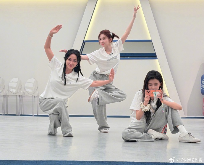 Khán giả cáo buộc ekip Đạp Gió lừa dối người tiêu dùng, đòi khiếu nại và yêu cầu chương trình trả lại tiền, đền bù cho khách hàng đã nạp VIP để xem livestream trực tiếp. Ảnh: Sina.