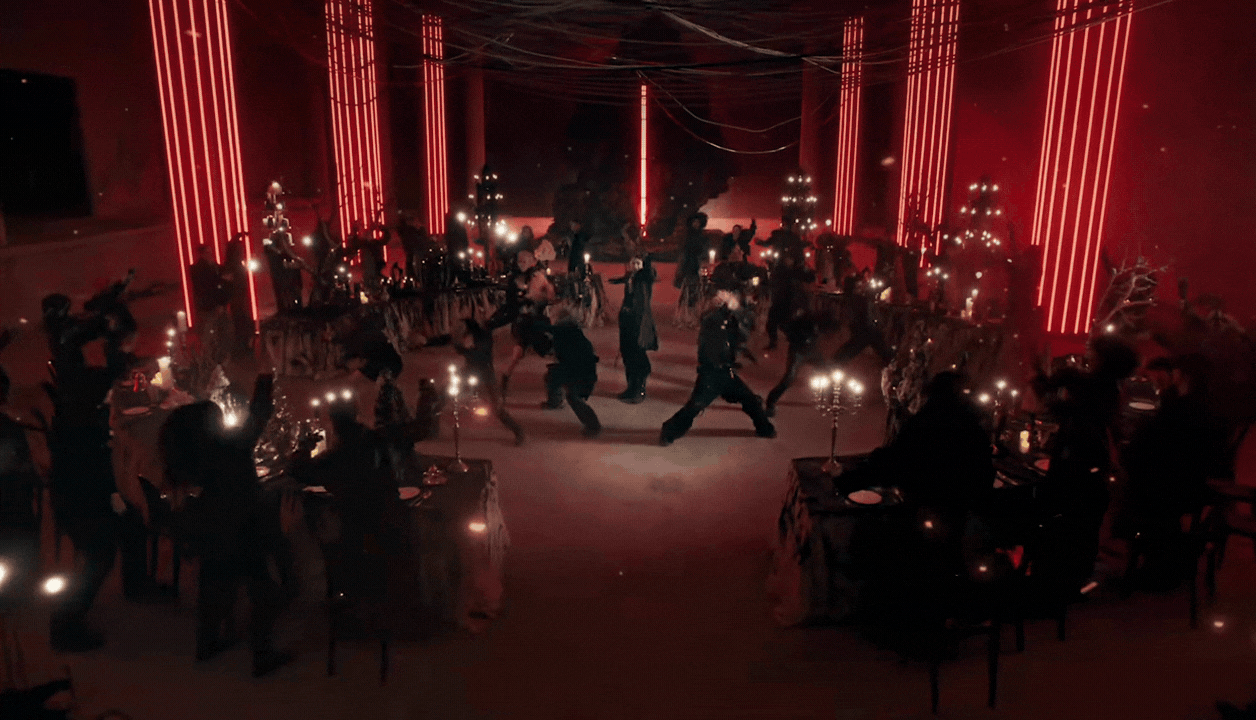 BTS rất đẹp trai, nhưng vẫn bị mỹ nữ chân dài hơn kiếm Nhật “giật spotlight”