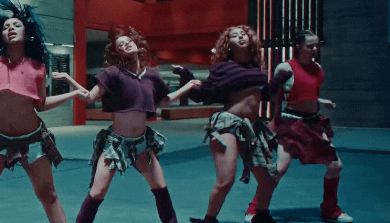 Shilol nhận được lời khen về khả năng vũ đạo 