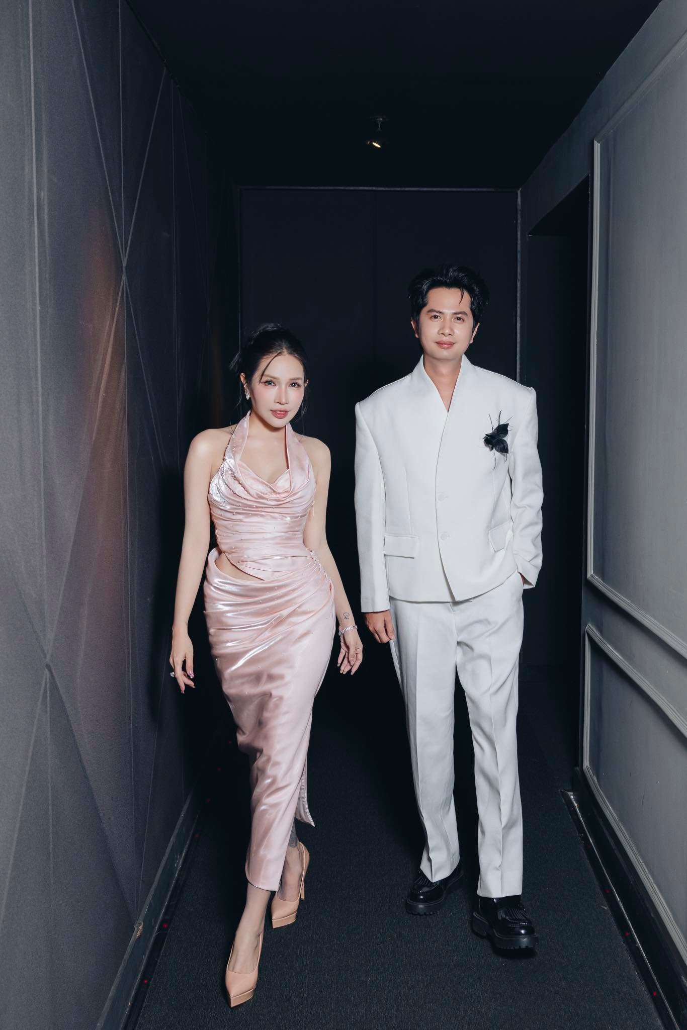 Cả hai đã thoải mái công khai, thậm chí Huỳnh Phương liên tục 