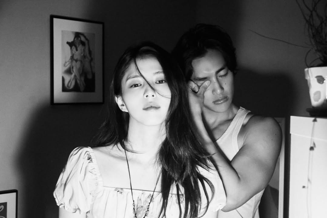 Han So Hee công khai khoảnh khắc thân mật dựa sát vào Hong Tae Joon trên trang cá nhân mới đây, khiến hơn 1 triệu người bấn loạn. Ảnh: IGNV