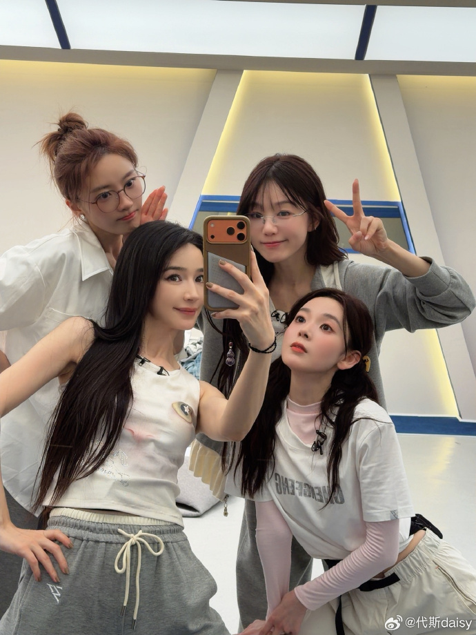 Thêm biến mới: Show Trung Quốc Trang Pháp đang thi hủy chiếu khẩn lần 2, khán giả phẫn nộ đòi gửi đơn khiếu nại và hoàn tiền khắp nơi