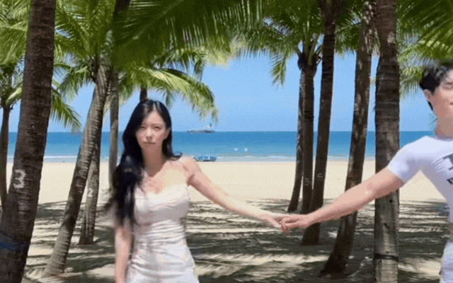 Danh tính chàng trai mặc áo Grab có vợ đẹp như 