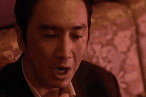 Hoàng tử châu Á lộ vết sẹo dài trên mặt, mấy chục năm trời chưa bao giờ đáng sợ đến thế