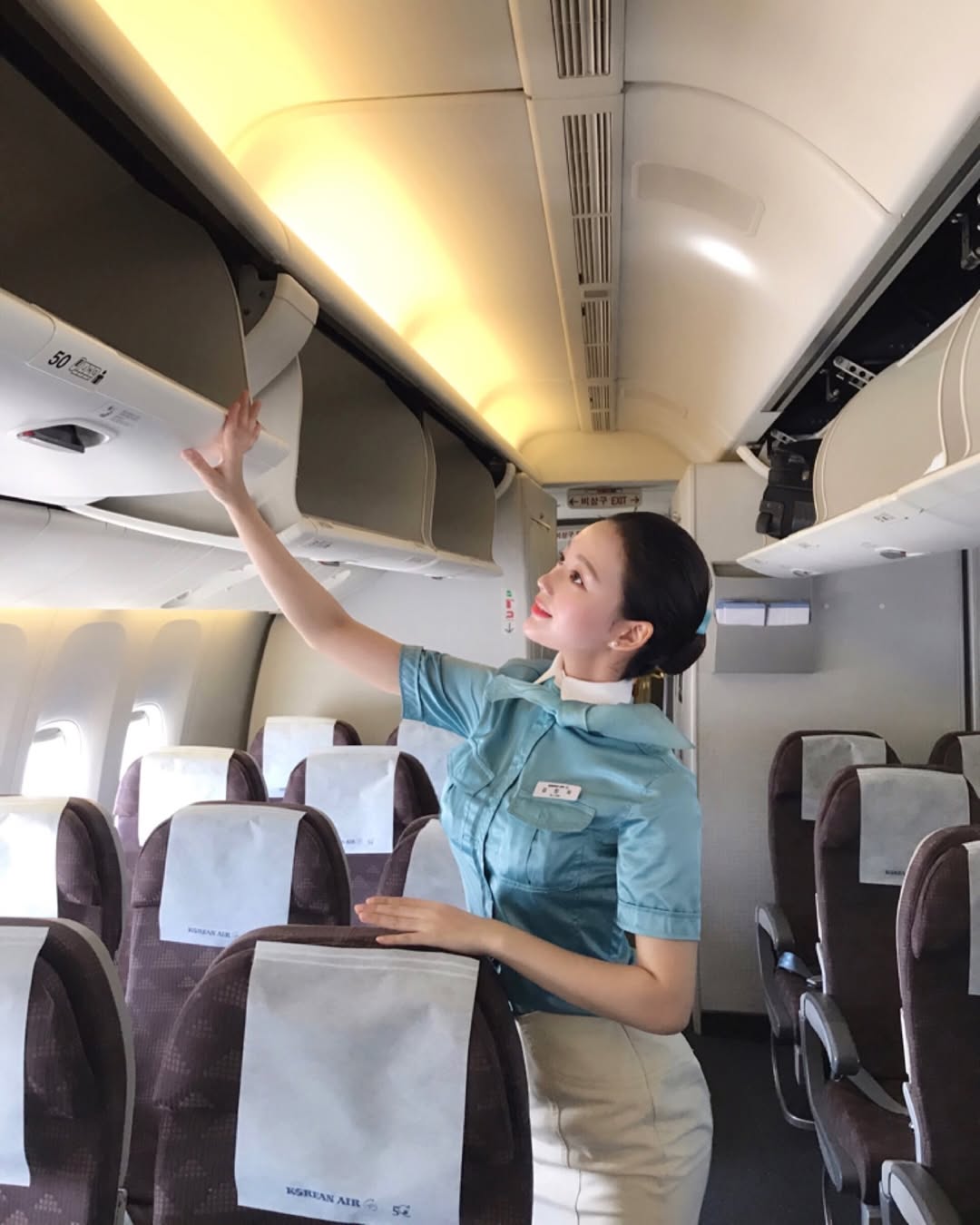 Min Ji là nữ tiếp viên hàng không nổi tiếng ở Hàn Quốc Với vẻ ngoài xinh đẹp.