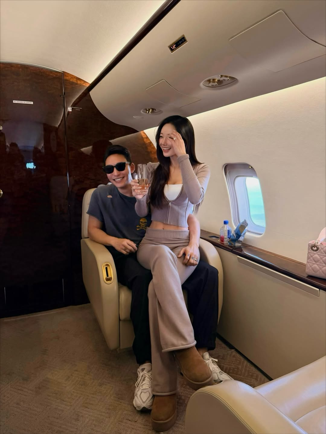 Nữ tiếp viên hàng không đẹp như