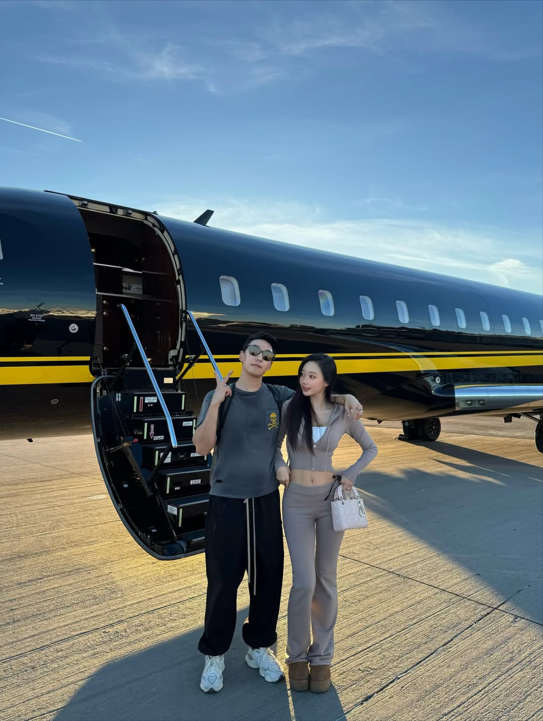 Cả hai tận hưởng cuộc sống hạnh phúc.