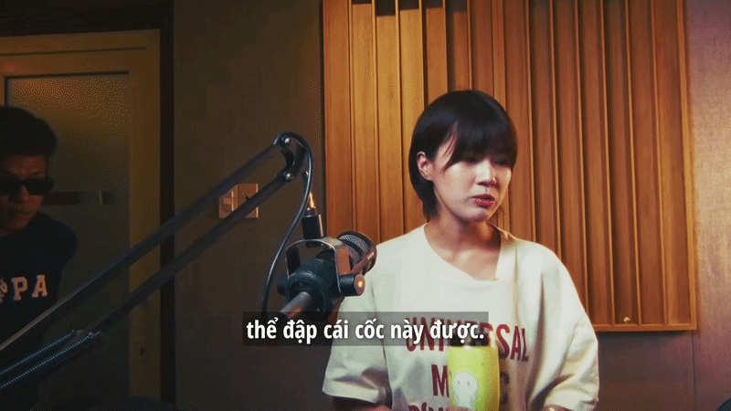 Cô nàng quan tâm đến những tiểu tiết, từ việc chỉnh nhịp vào vocal sao cho không bị gấp gáp, đến việc tìm kiếm những âm thanh đời thường