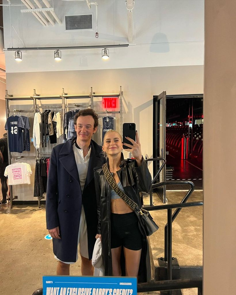 Ảnh chụp chung của bạn trai Lisa và người mẫu nước Đức. Ảnh: X