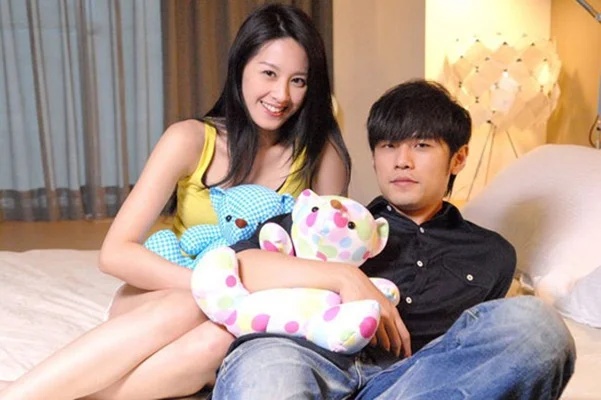 Giang Ngữ Thần từng có cuộc tình bí mật kéo dài 3 năm với Châu Kiệt Luân và được Thiên vương nâng đỡ trong showbiz. Ảnh: Sohu. 