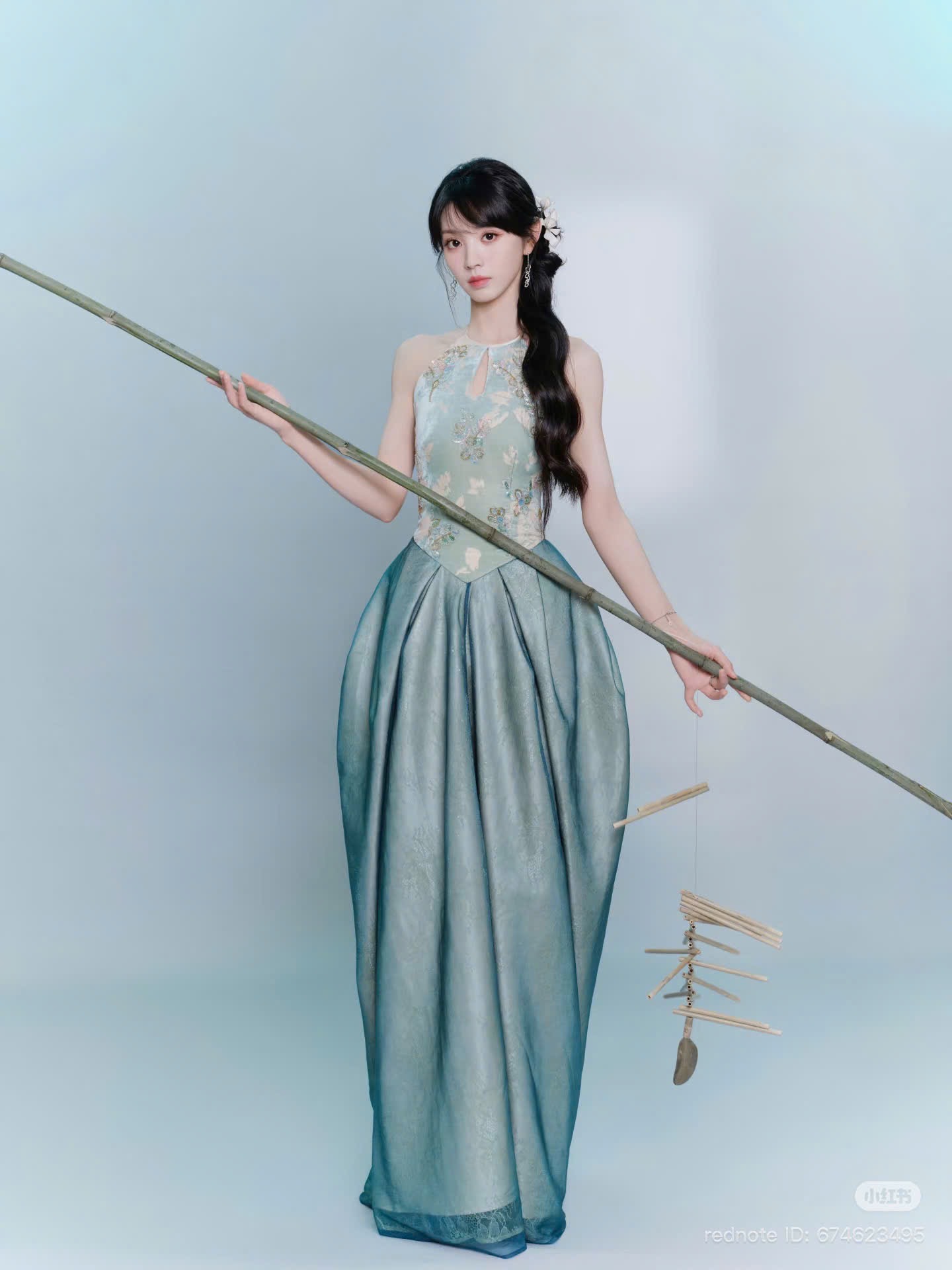 Điền Hi Vi không còn cố khoe vòng 1, chọn mặc đồ local brand Việt sau sự cố cắt sóng