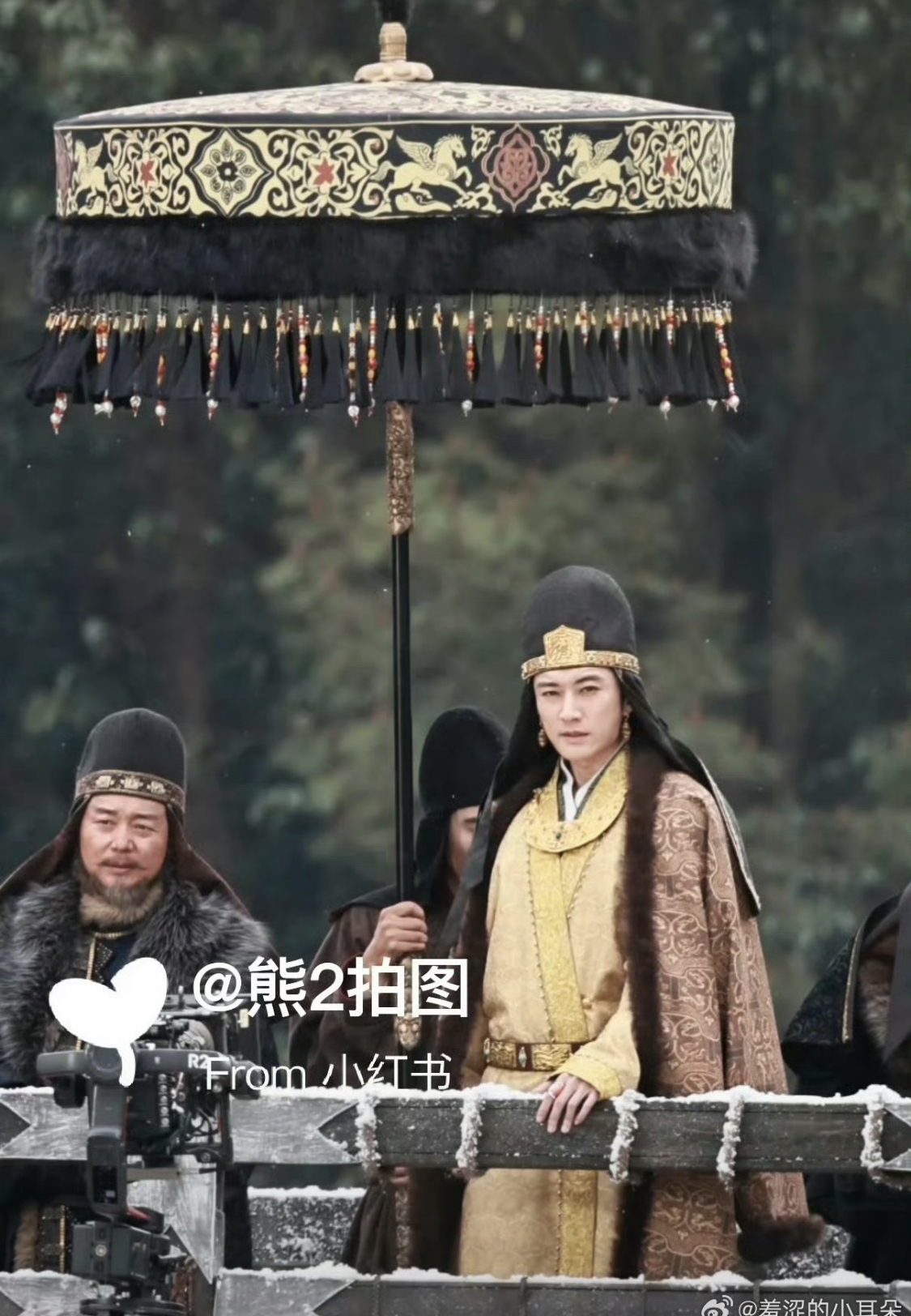 Chưa thấy hoàng đế nào chán đời đến vậy: Khoác long bào mà như thầy bùa, cầm thêm cái chổi là thành phù thủy