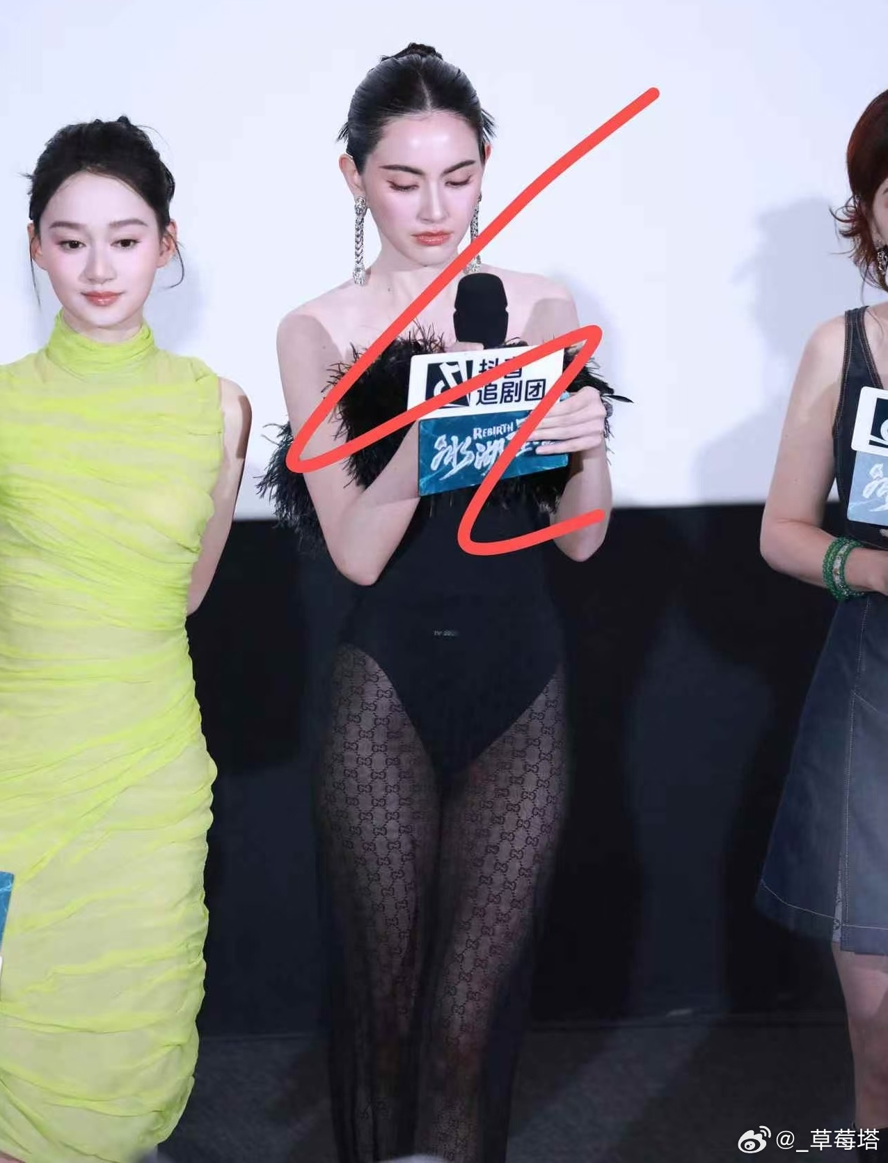 Mai Davika cướp spotlight của các diễn viên chính