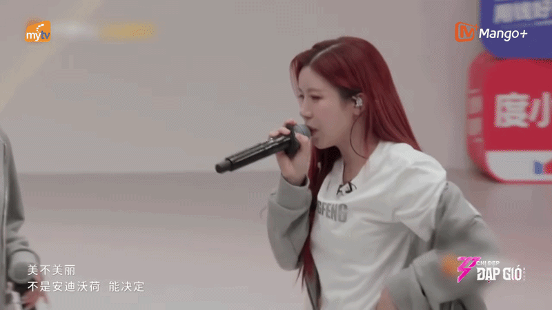 Căng cho team Trang Pháp ở show Trung: Hát hụt hơi và liên tục quên lời, BGK phê bình thẳng “chỉ toàn cười đùa”