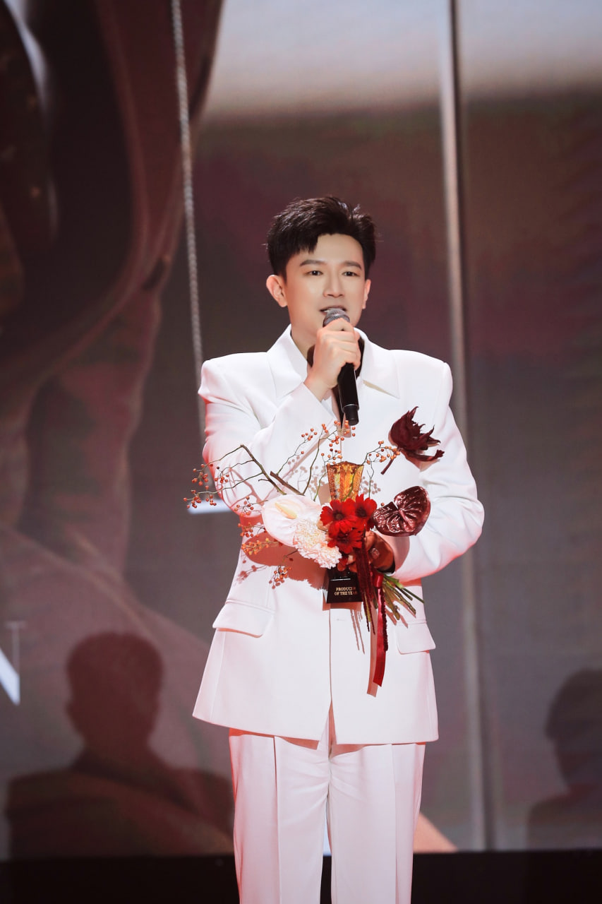 Từ bị chỉ trích, Dược Sĩ Tiến trở thành một “hệ tư tưởng meme”, nơi mỗi video mới đều kéo theo hàng loạt bình luận châm biếm nhưng đầy thích thú (Ảnh:FBNV)