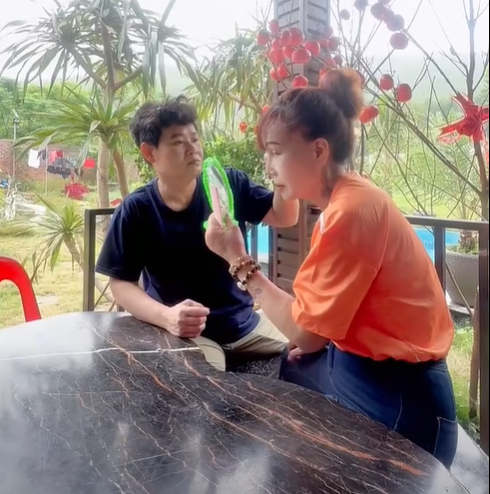 “Cô dâu 62 tuổi” Thu Sao chụp ảnh cưới với tình trẻ sau ly hôn, thái độ của bạn trai kém tuổi gây chú ý