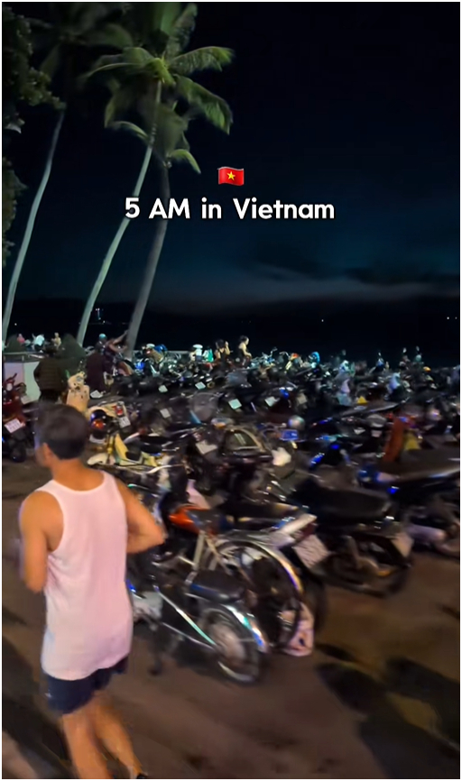 5h sáng ở Việt Nam, khung cảnh được các vị khách Tây ghi lại.