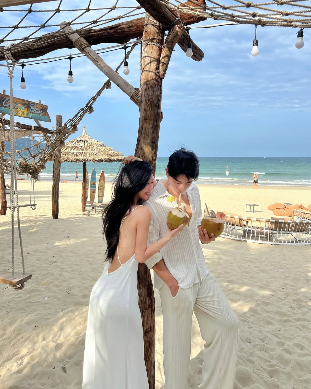 Cặp đôi và loạt ảnh check-in đẹp như mơ ở Đà Nẵng. 