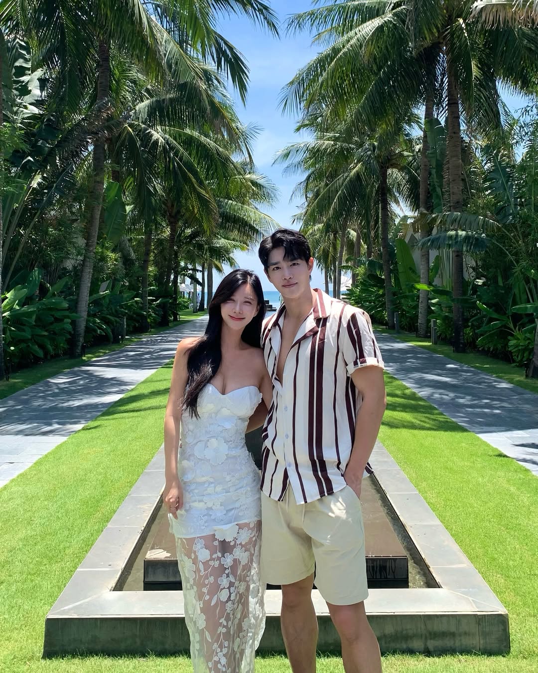 Danh tính chàng trai mặc áo Grab có vợ đẹp như 