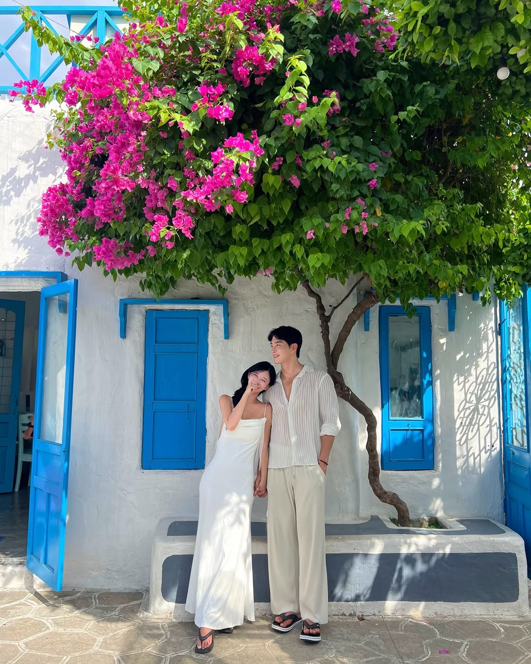 Danh tính chàng trai mặc áo Grab có vợ đẹp như 