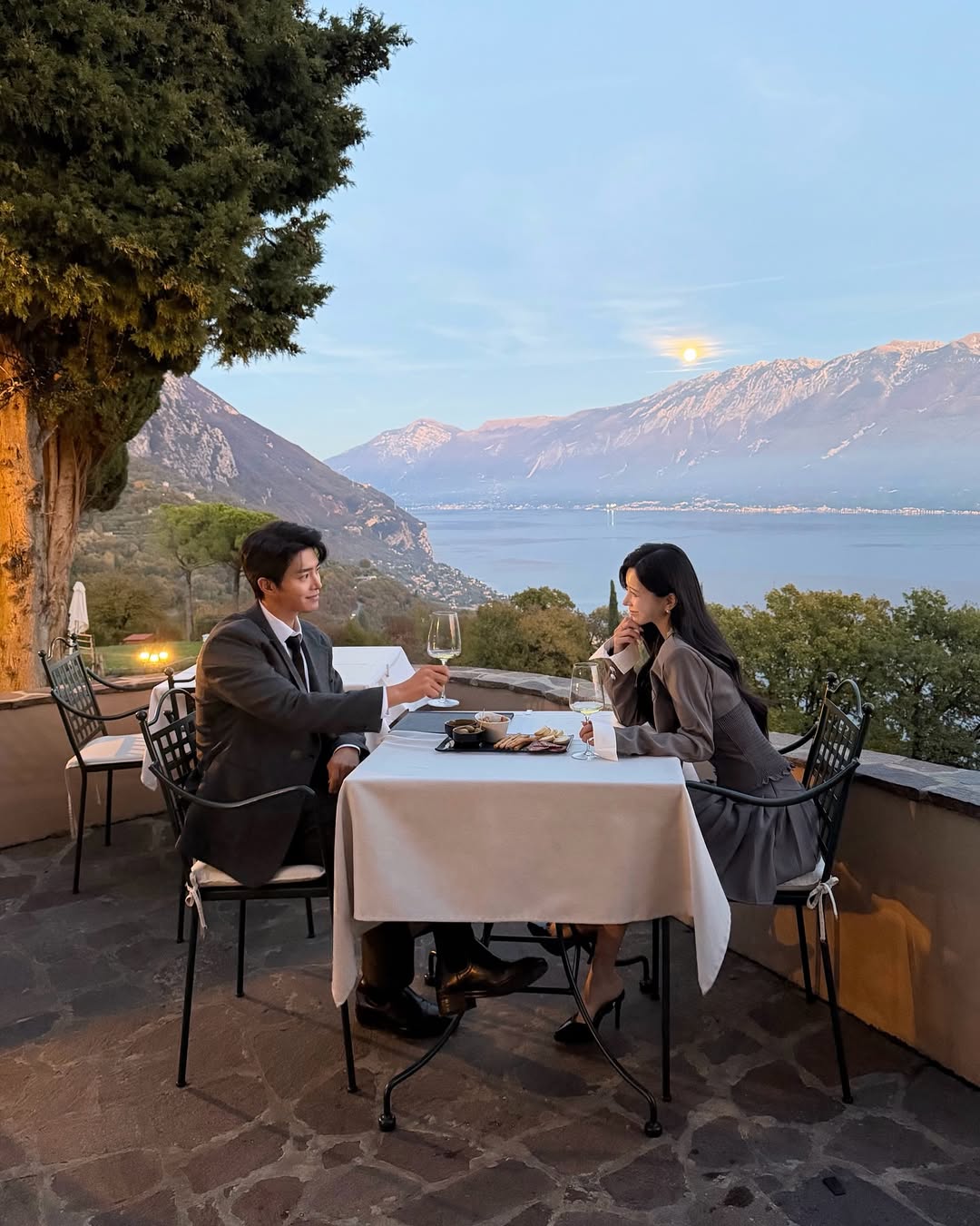 Cả hai dành rất nhiều thời gian đi du lịch khắp nơi trên thế giới. 