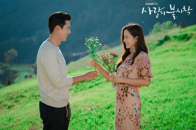 “Nhất cử nhất động” của Son Ye Jin - Hyun Bin đều nhanh chóng nhận được sự quan tâm đặc biệt từ công chúng. Ảnh: Naver