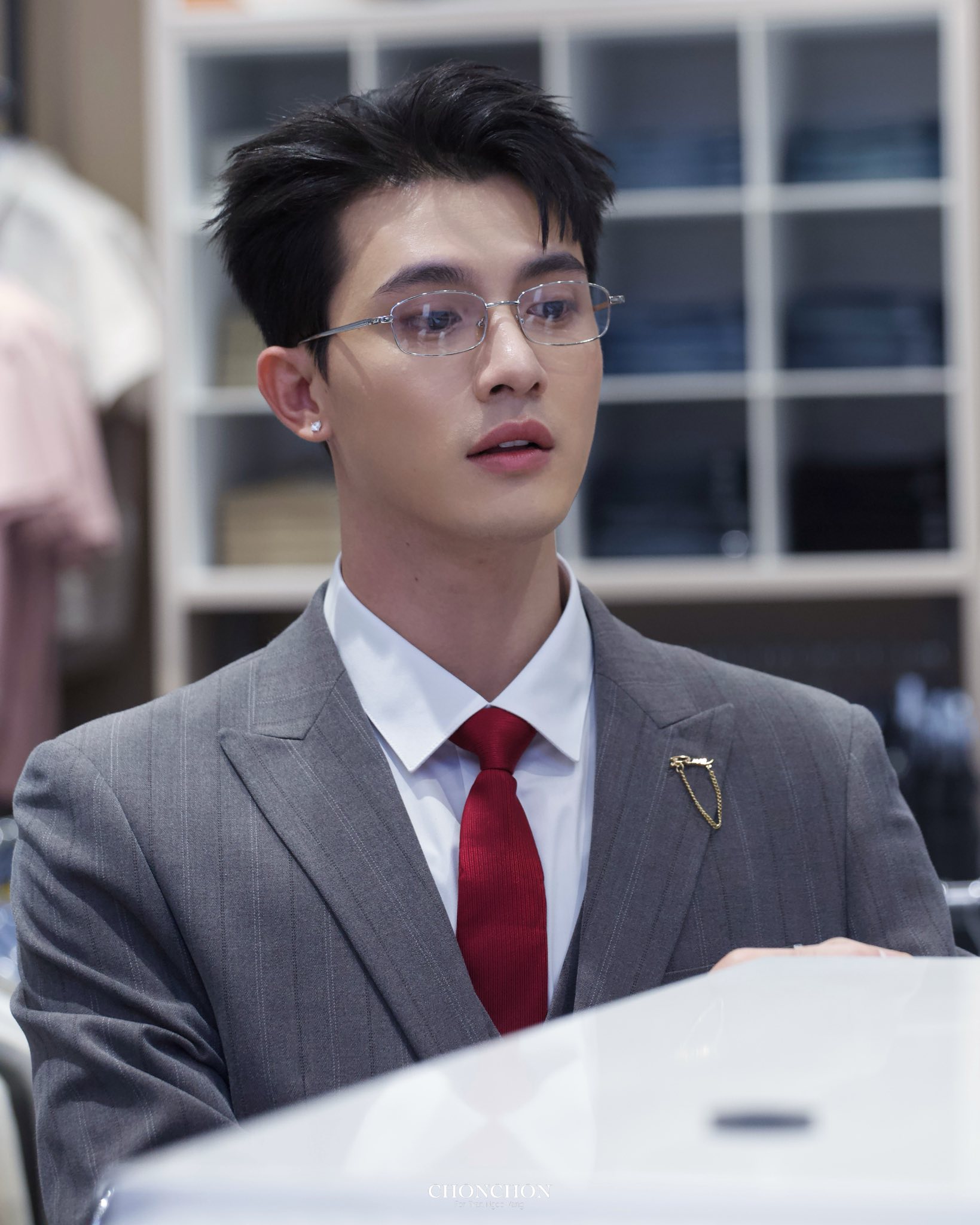 Trần Ngọc Vàng điển trai khiến khán giả không thể rời mắt