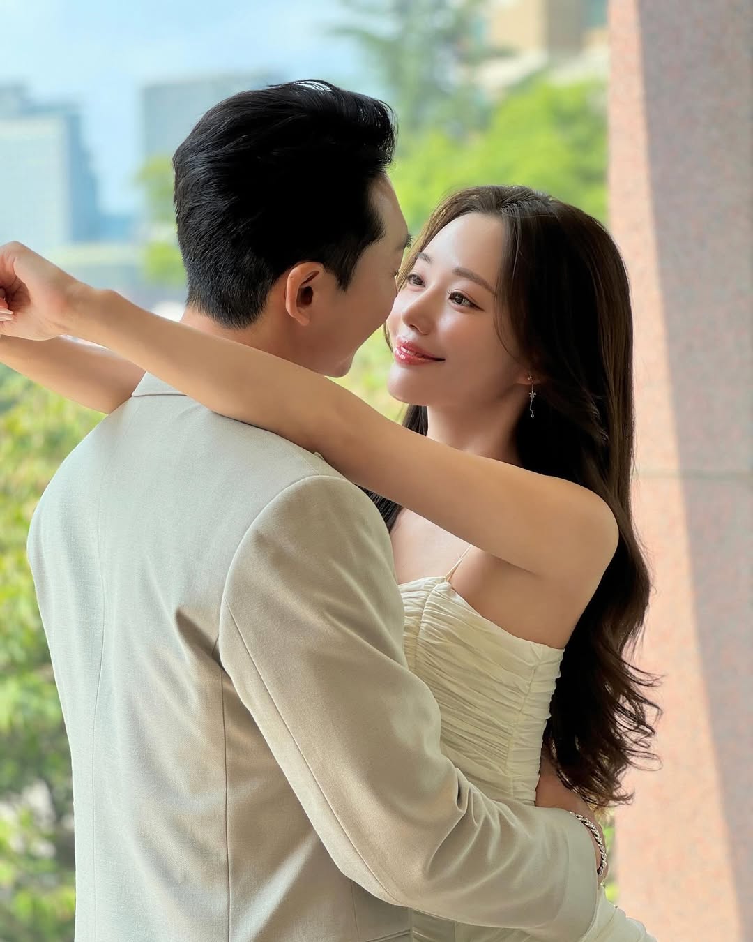 Min Ji cưới chồng là chủ công ty quảng cáo.