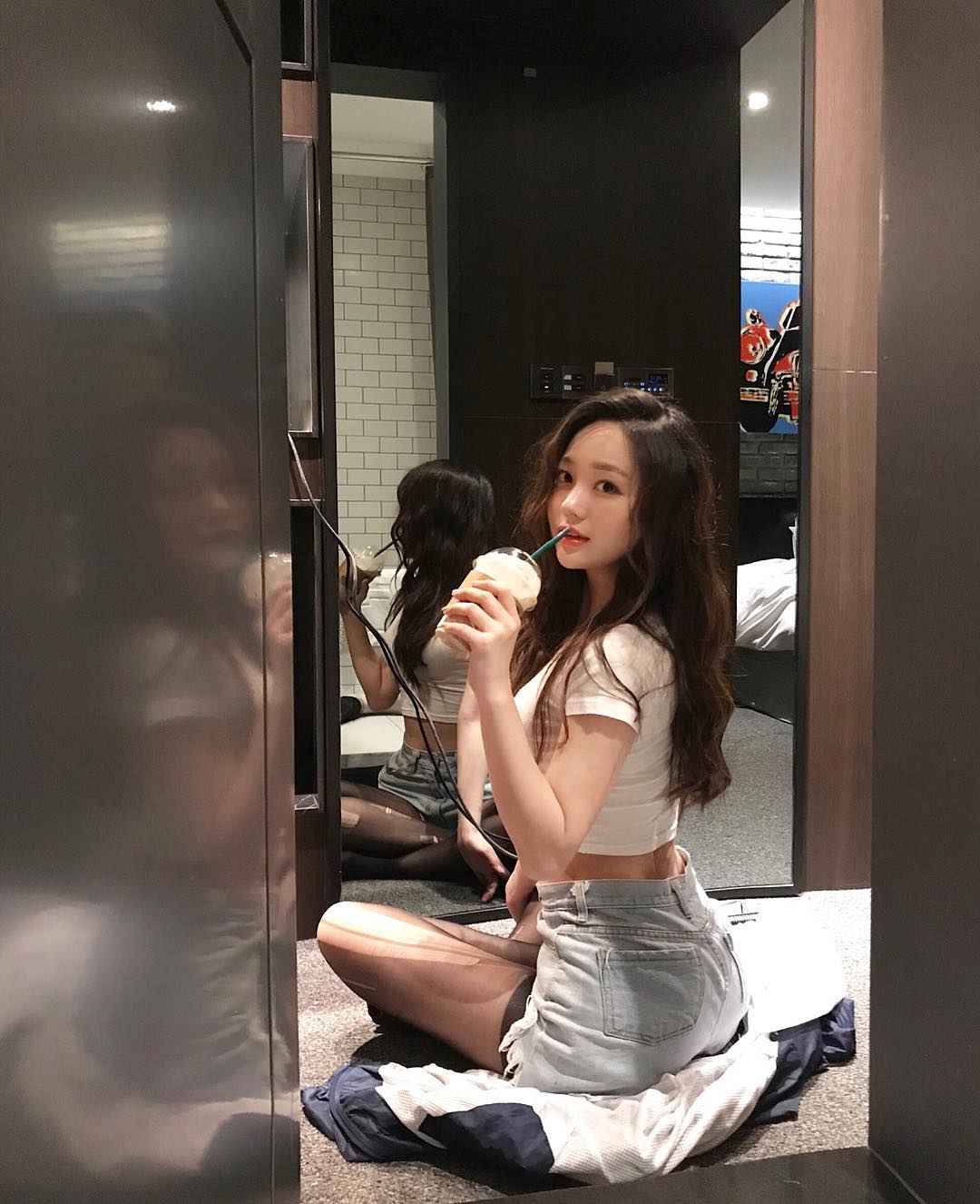 Nữ tiếp viên hàng không đẹp như