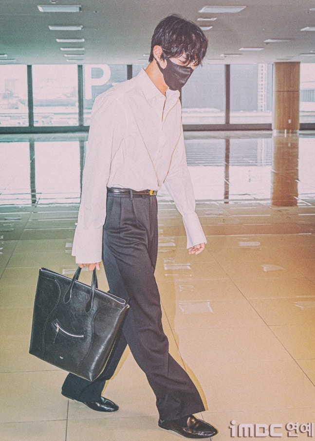 Park Bo Gum bịt kín 1 mắt vì tổn thương, thành ra lại nam tính hơn bình thường!