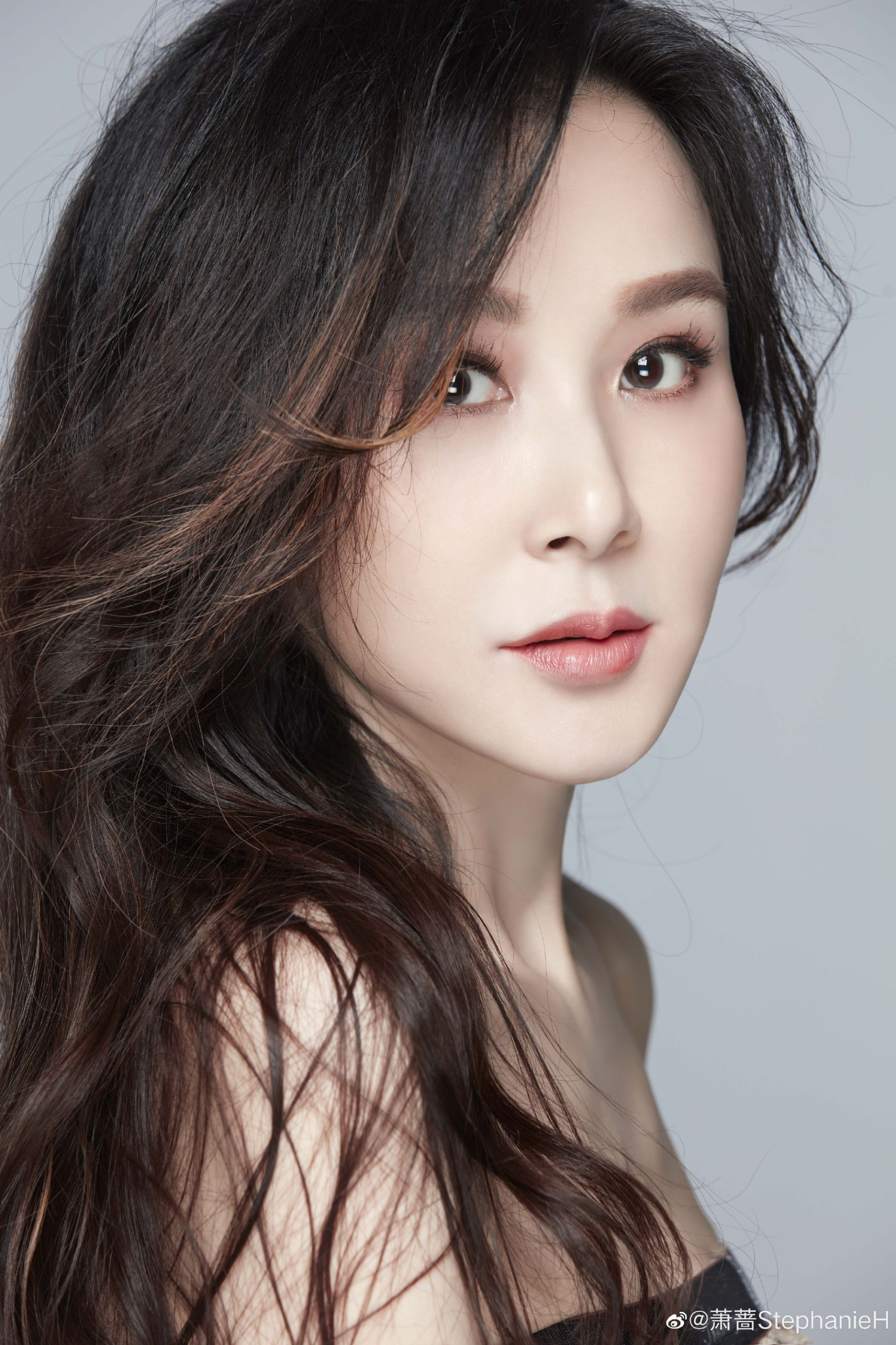  Cô đang là Chị Đẹp giữ top 1 về visual, thành tích cá nhân và độ yêu thích của khán giả tại Tỷ Tỷ Đạp Gió Rẽ Sóng. Ảnh: Weibo.