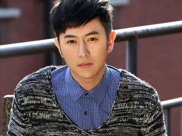 Hoàng đế đẹp nhất màn ảnh tụt dốc nhan sắc trầm trọng, hết thời còn bị tố hại người khác mất mạng