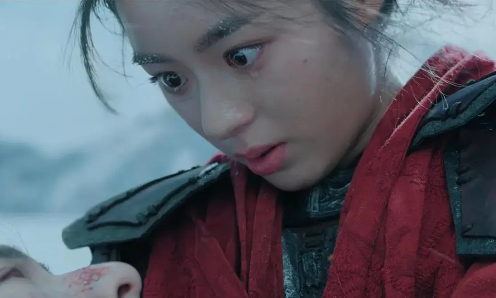 Muốn xem phim Trung Quốc này phải “cất não” đi: Nam chính xếp xác địch thành bánh kem ngàn lớp, sắp chết mà sao rảnh vậy?