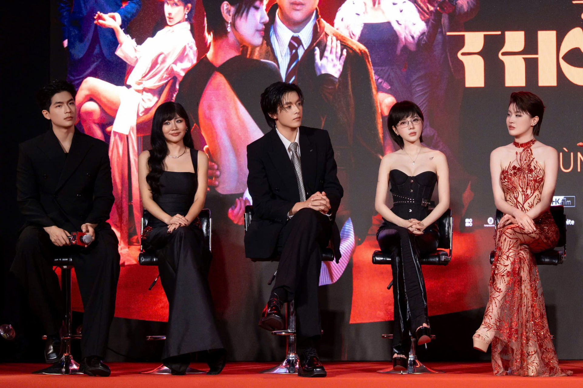 Khó hiểu cặp đôi Vbiz 5 lần 7 lượt phủ nhận 