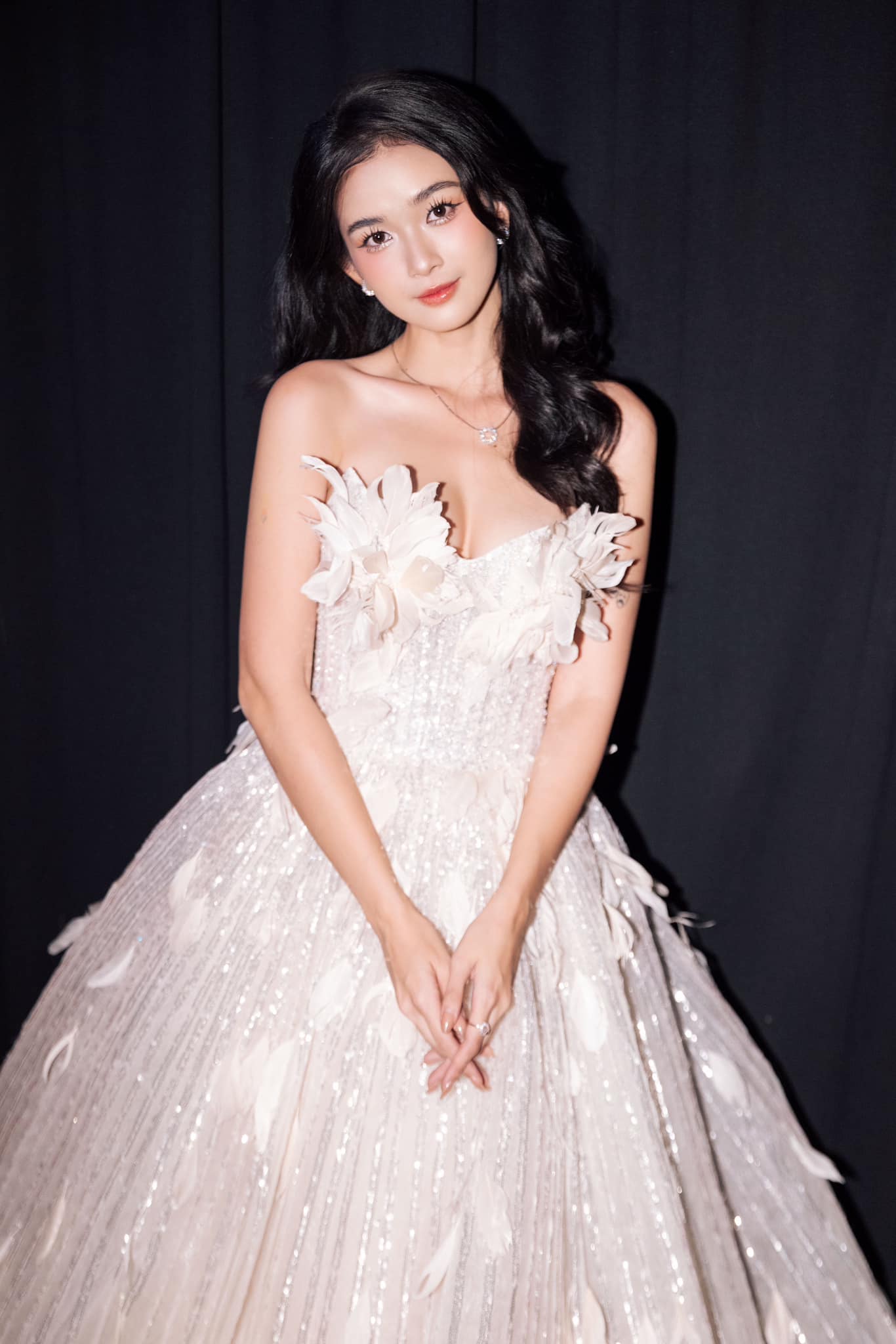 Một nàng thơ chạm mốc 60kg