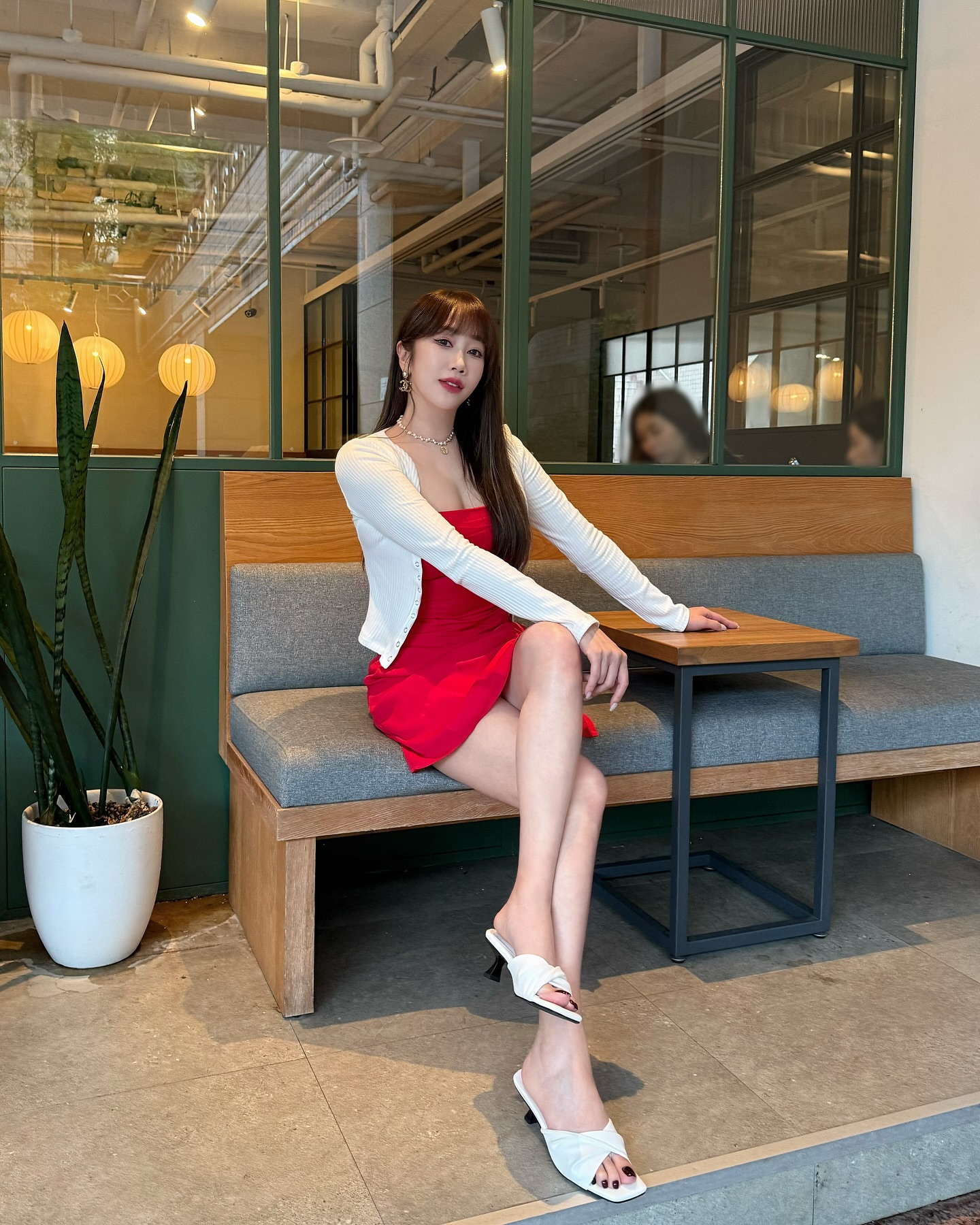 Cựu tiếp viên hàng không ly dị ông chủ chuỗi nhà hàng nổi tiếng: 7 năm kết hôn không có con, yêu bản thân mình nhiều hơn