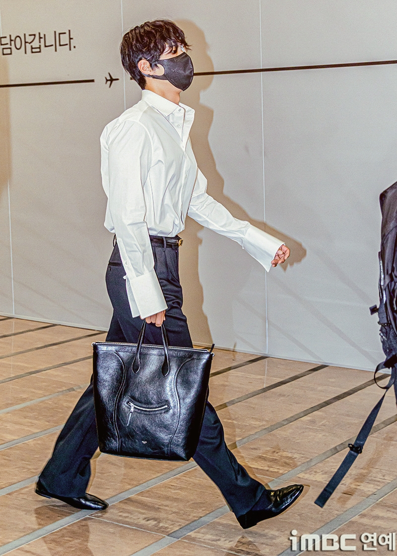 Park Bo Gum bịt kín 1 mắt vì tổn thương, thành ra lại nam tính hơn bình thường!