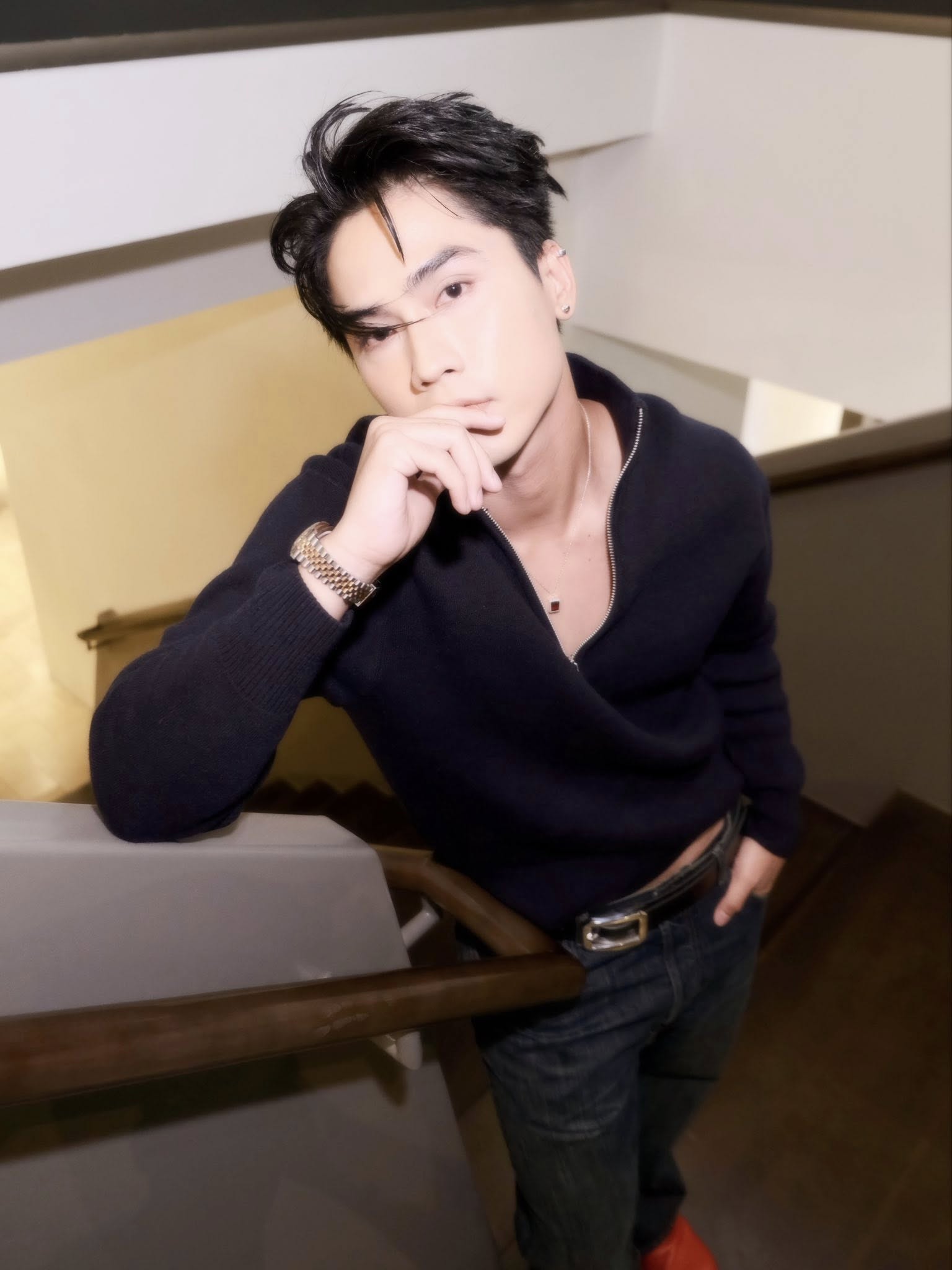   Trước khi bén duyên với điện ảnh, Võ Điền Gia Huy từng diễn kịch tại Sân khấu Kịch Hồng Vân, làm người mẫu, tham gia diễn xuất trong các MV. Ảnh: FBNV  