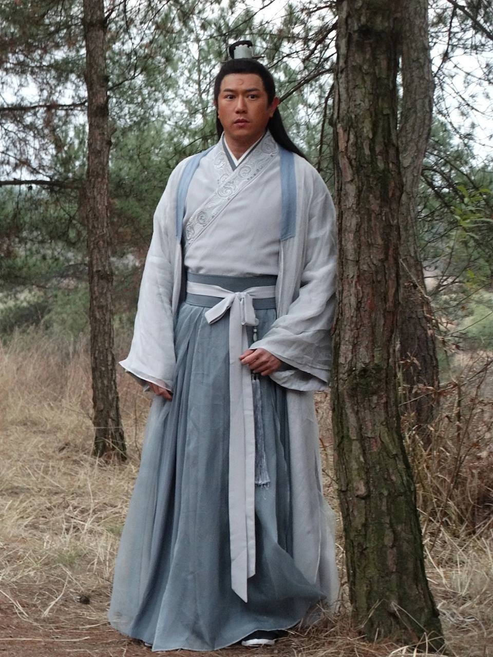 Hoàng đế đẹp nhất màn ảnh tụt dốc nhan sắc trầm trọng, hết thời còn bị tố hại người khác mất mạng