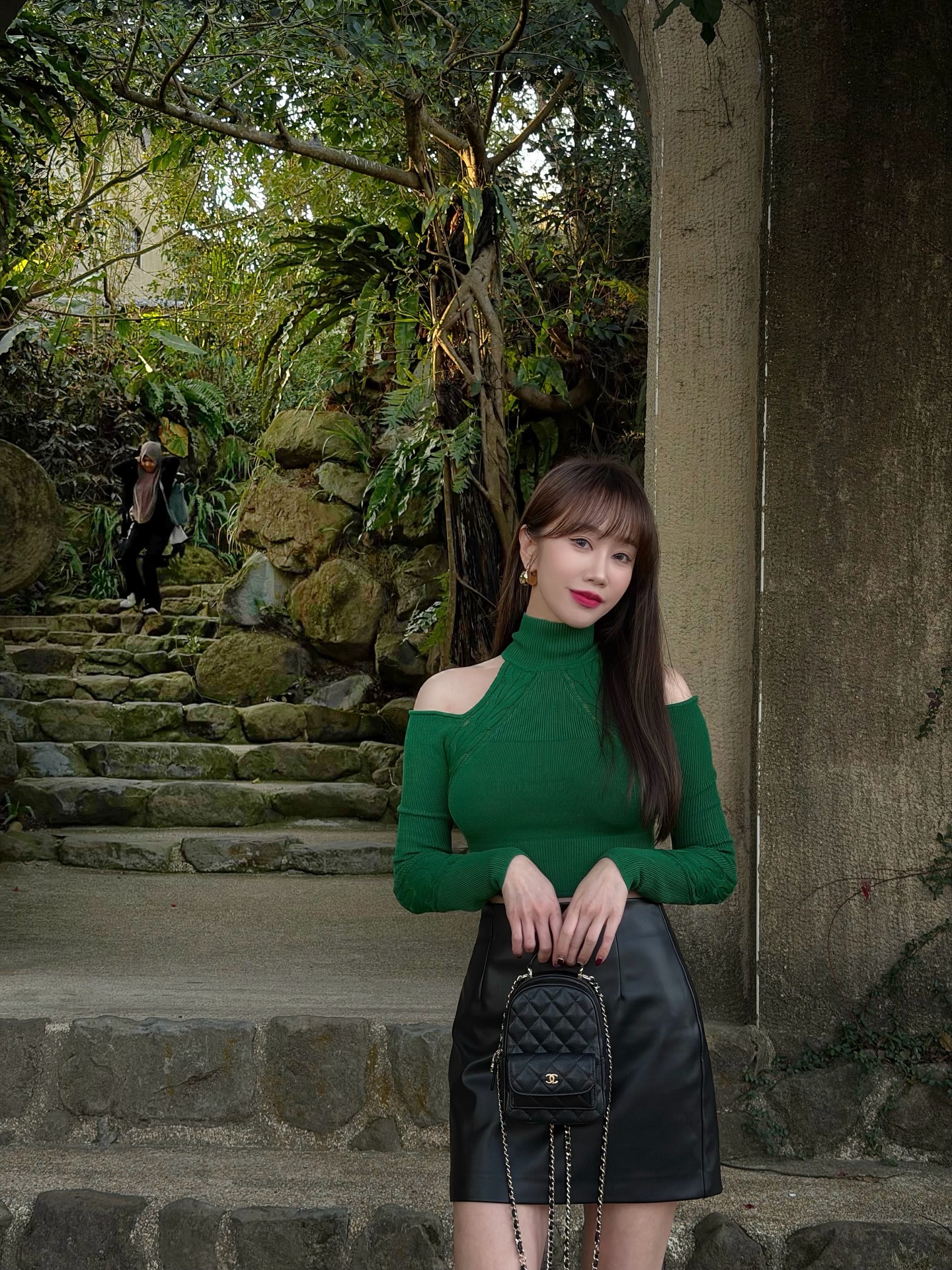 Cô dành thời gian đi du lịch, tận hưởng cuộc sống.