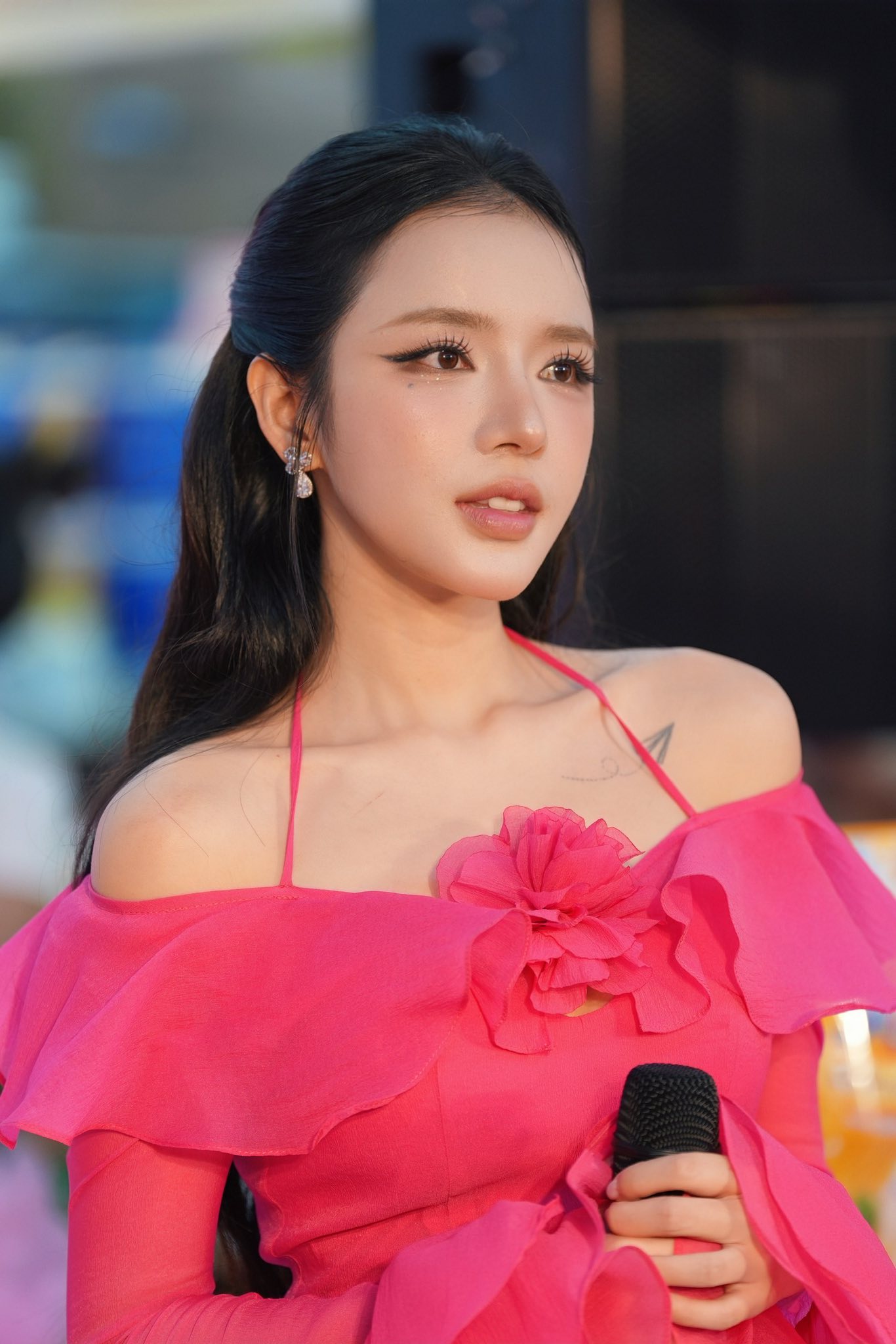   Trước khi tham gia dự án điện ảnh, LyLy vốn được biết đến là một nhạc sĩ - ca sĩ thiên về sáng tác. Ảnh: FBNV  