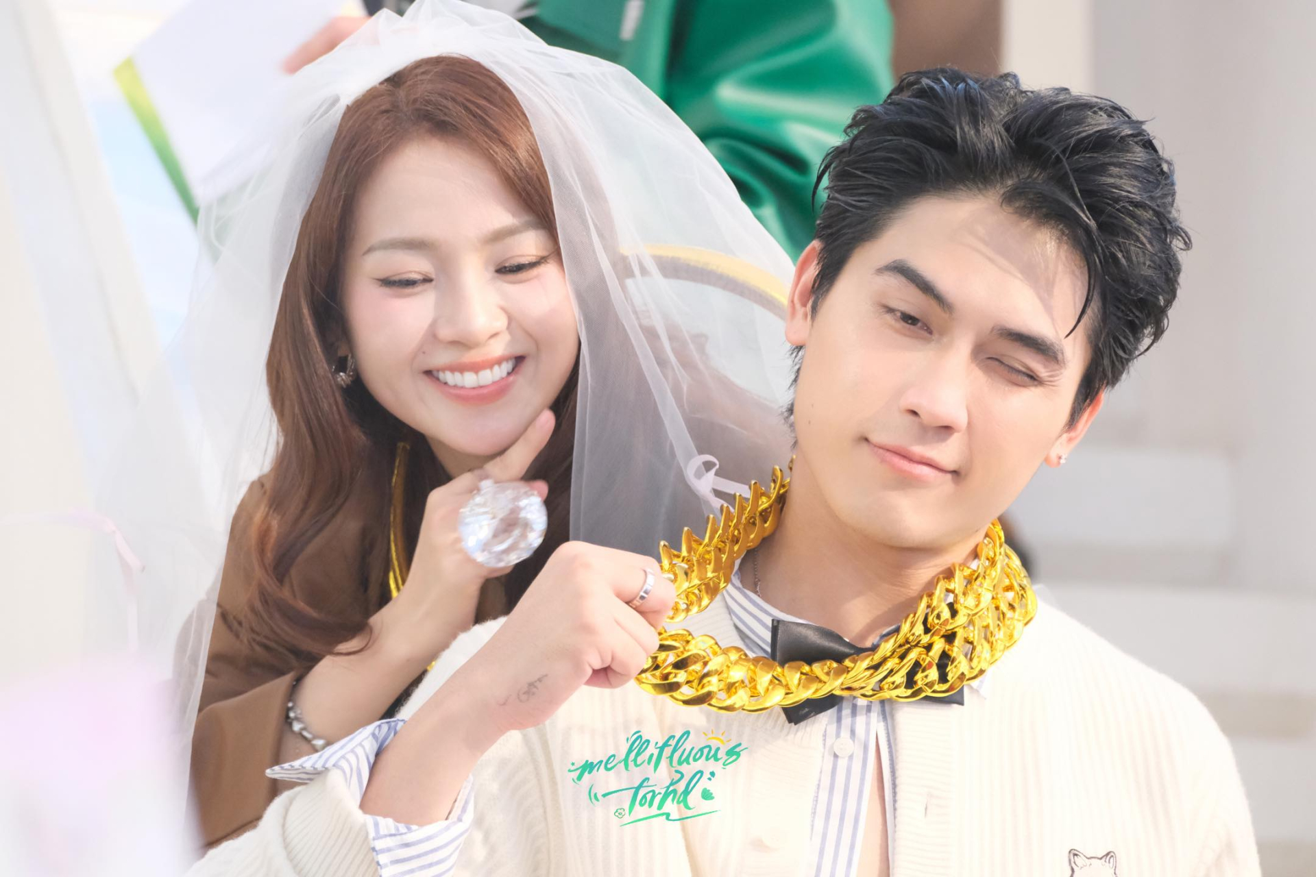 Gọi đây là đám cưới đẹp nhất Việt Nam có quá không: Cô dâu nhan sắc thượng thừa, chú rể giàu nứt đố đổ vách