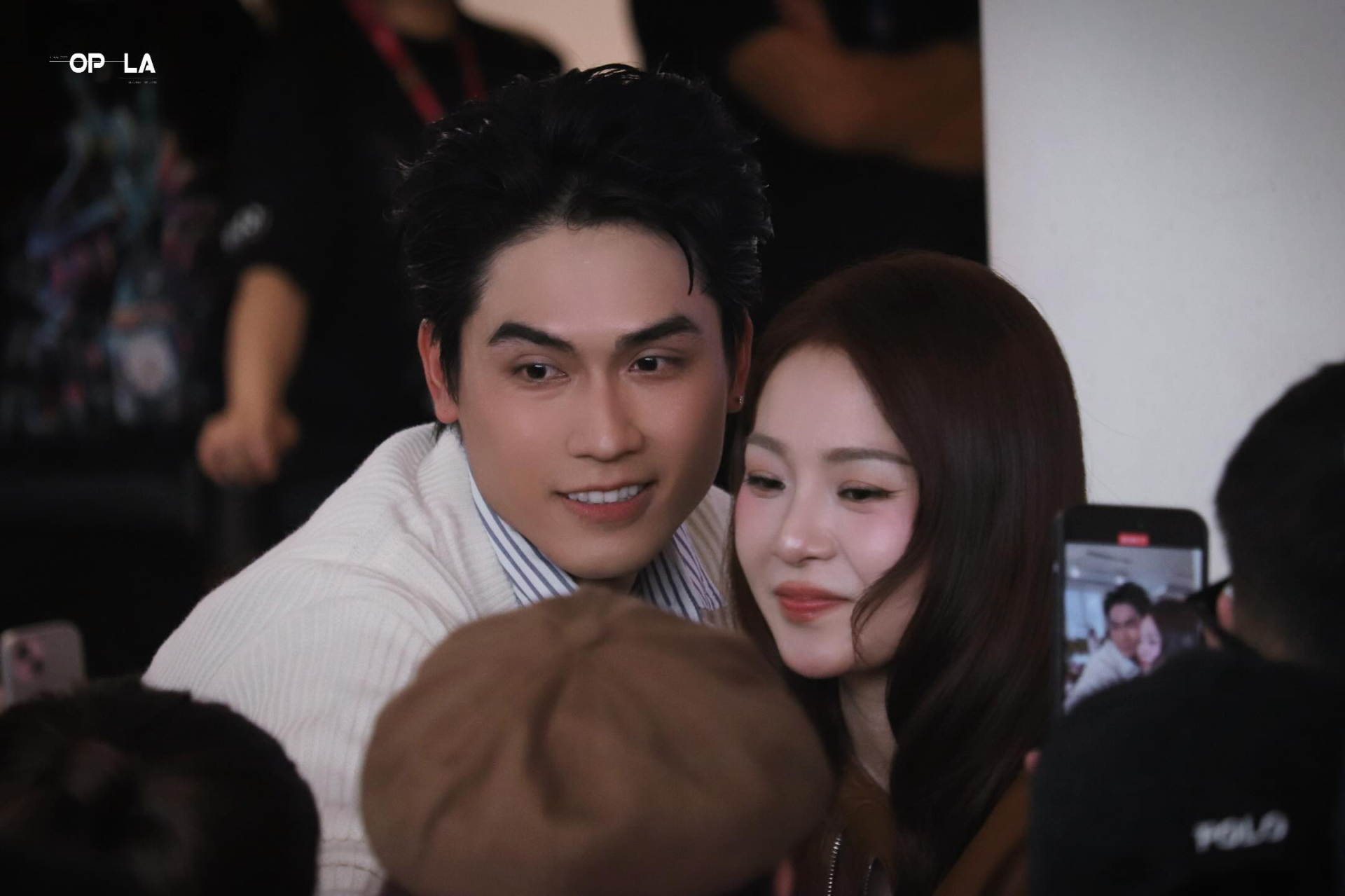 Gọi đây là đám cưới đẹp nhất Việt Nam có quá không: Cô dâu nhan sắc thượng thừa, chú rể giàu nứt đố đổ vách